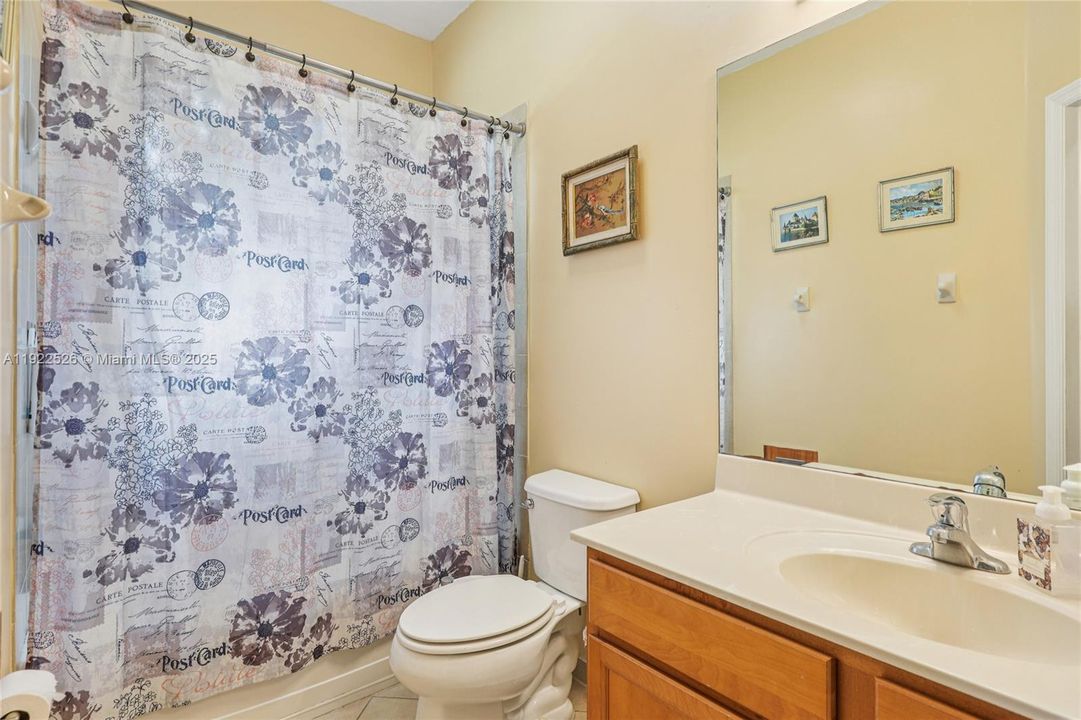 For Sale: $450,000 (5 beds, 3 baths, 1868 Square Feet)