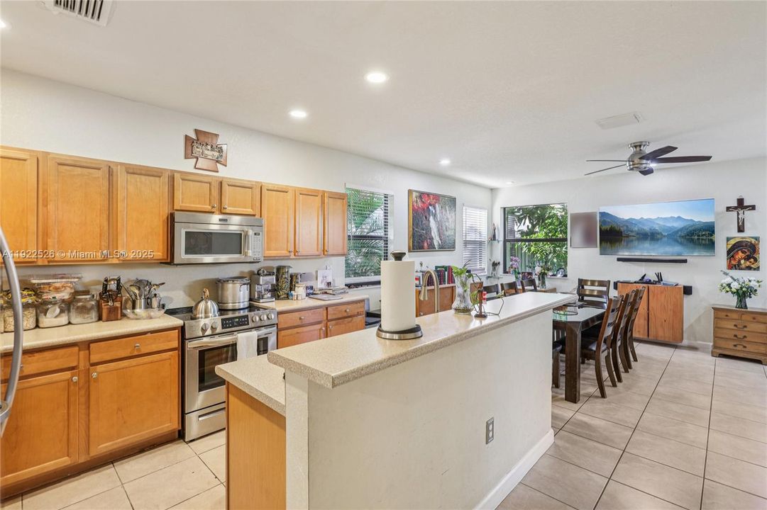 For Sale: $450,000 (5 beds, 3 baths, 1868 Square Feet)