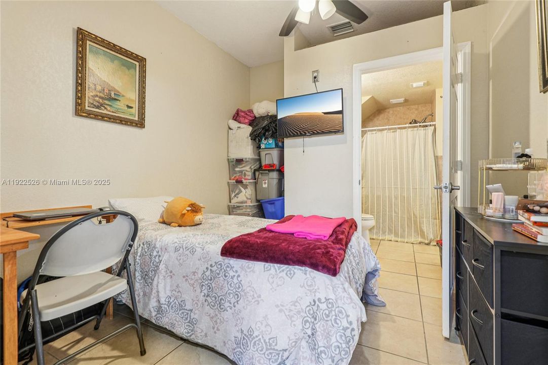 For Sale: $450,000 (5 beds, 3 baths, 1868 Square Feet)