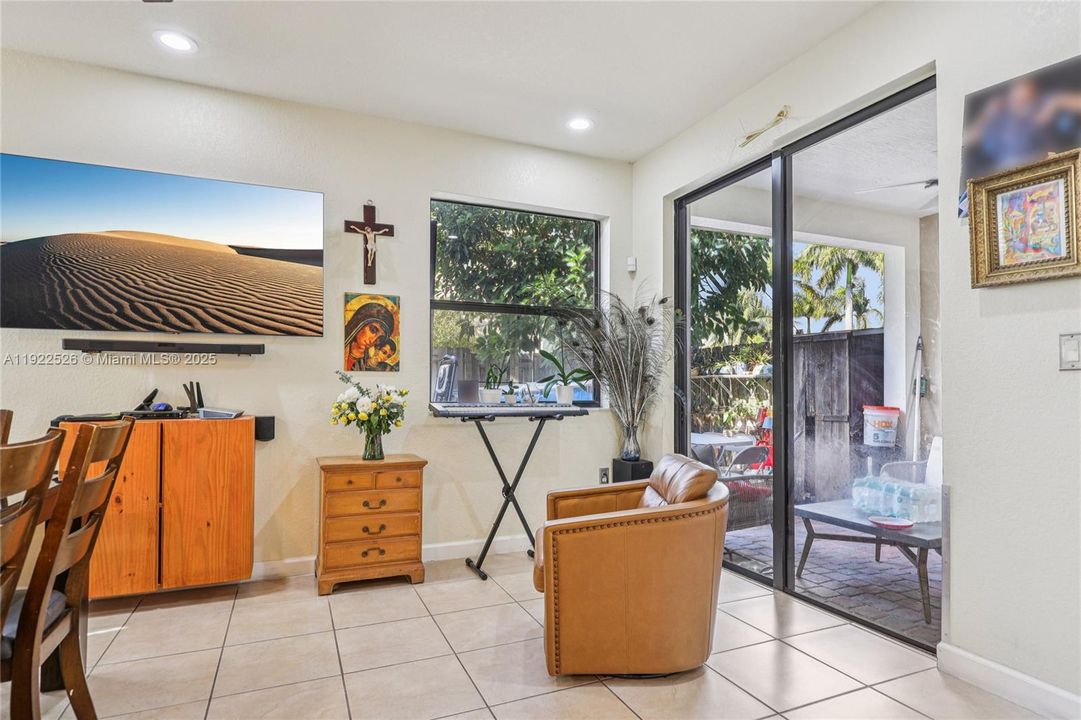 For Sale: $450,000 (5 beds, 3 baths, 1868 Square Feet)