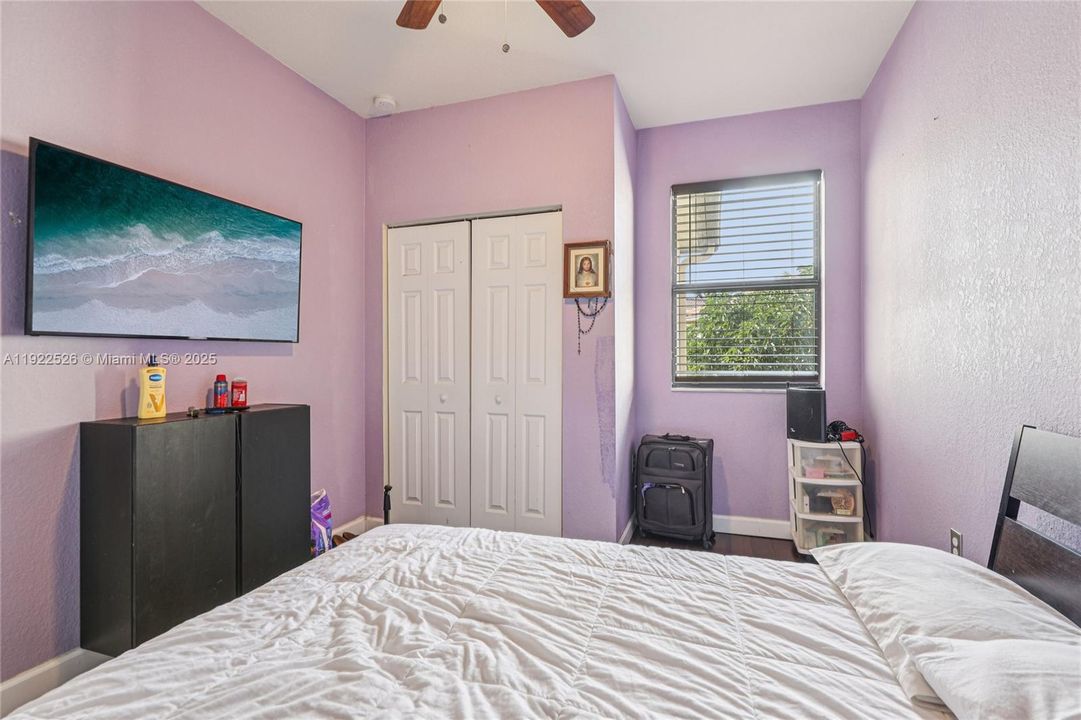 For Sale: $450,000 (5 beds, 3 baths, 1868 Square Feet)