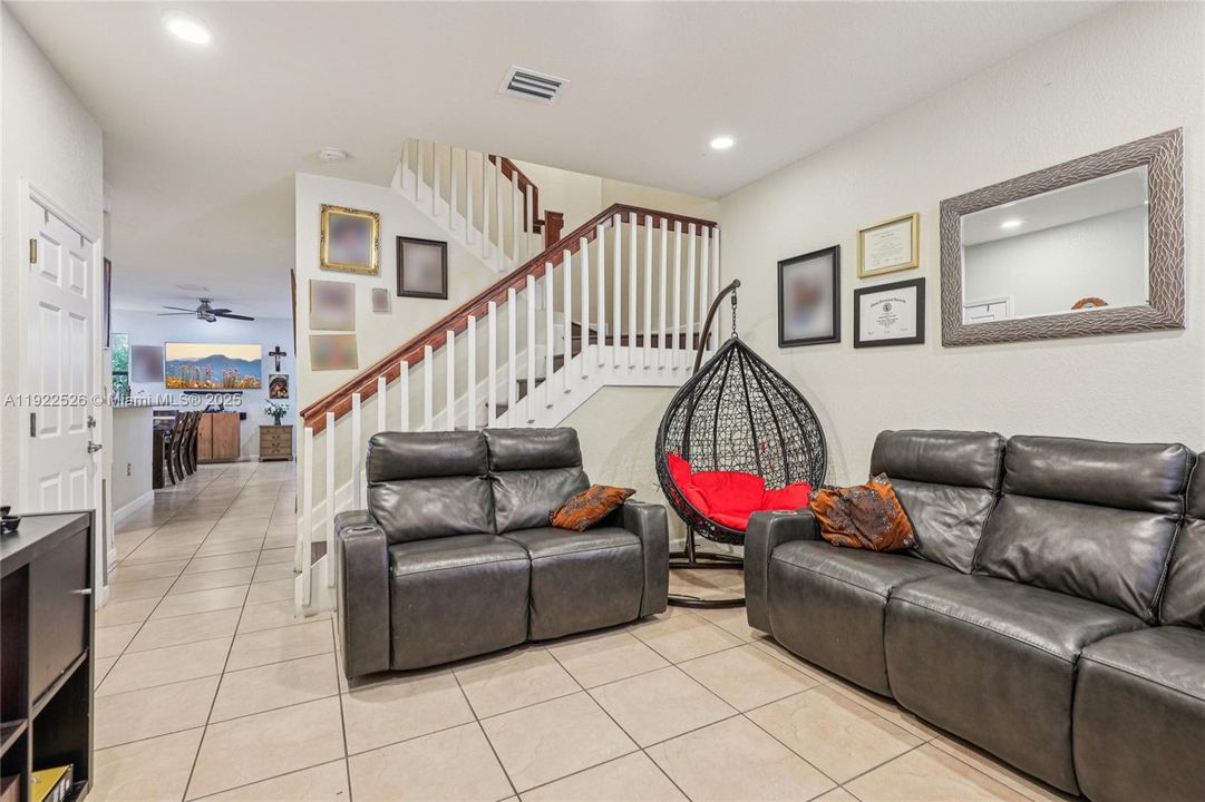 For Sale: $450,000 (5 beds, 3 baths, 1868 Square Feet)