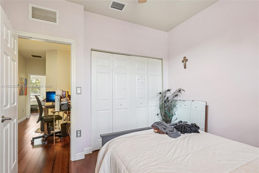 For Sale: $450,000 (5 beds, 3 baths, 1868 Square Feet)