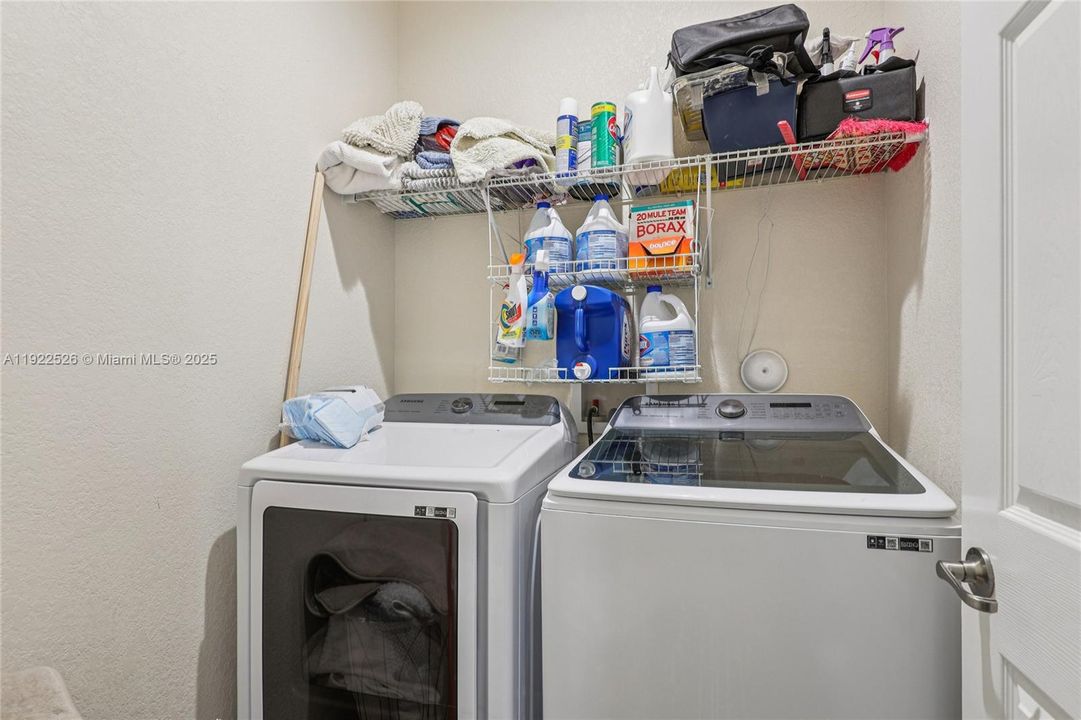 For Sale: $450,000 (5 beds, 3 baths, 1868 Square Feet)