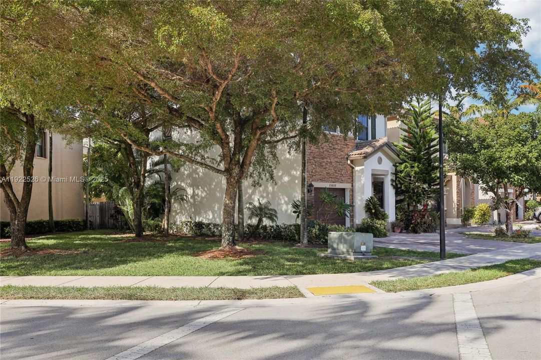 For Sale: $450,000 (5 beds, 3 baths, 1868 Square Feet)