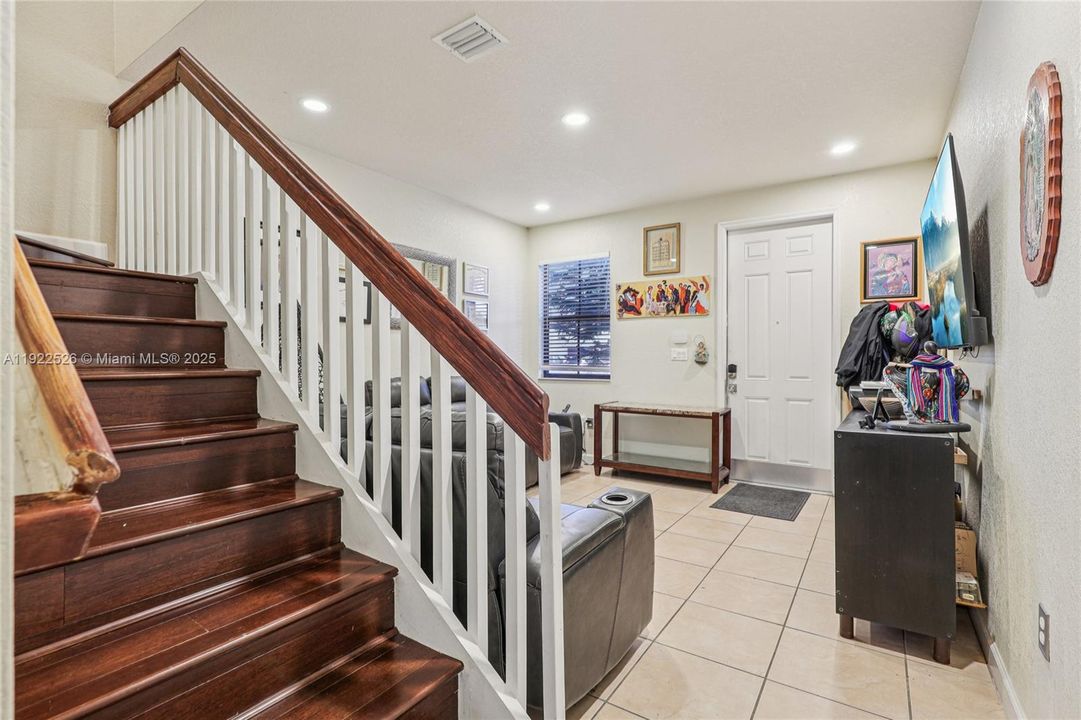 For Sale: $450,000 (5 beds, 3 baths, 1868 Square Feet)