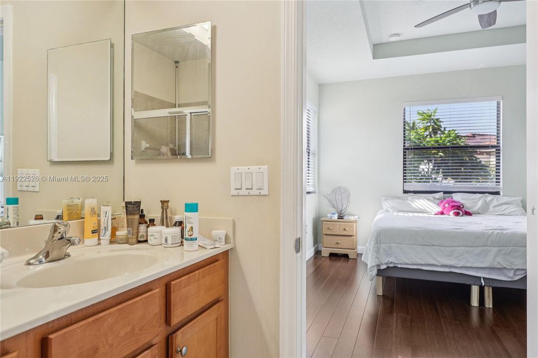 For Sale: $450,000 (5 beds, 3 baths, 1868 Square Feet)