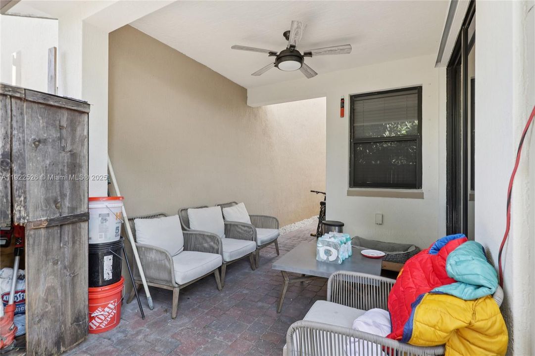 For Sale: $450,000 (5 beds, 3 baths, 1868 Square Feet)