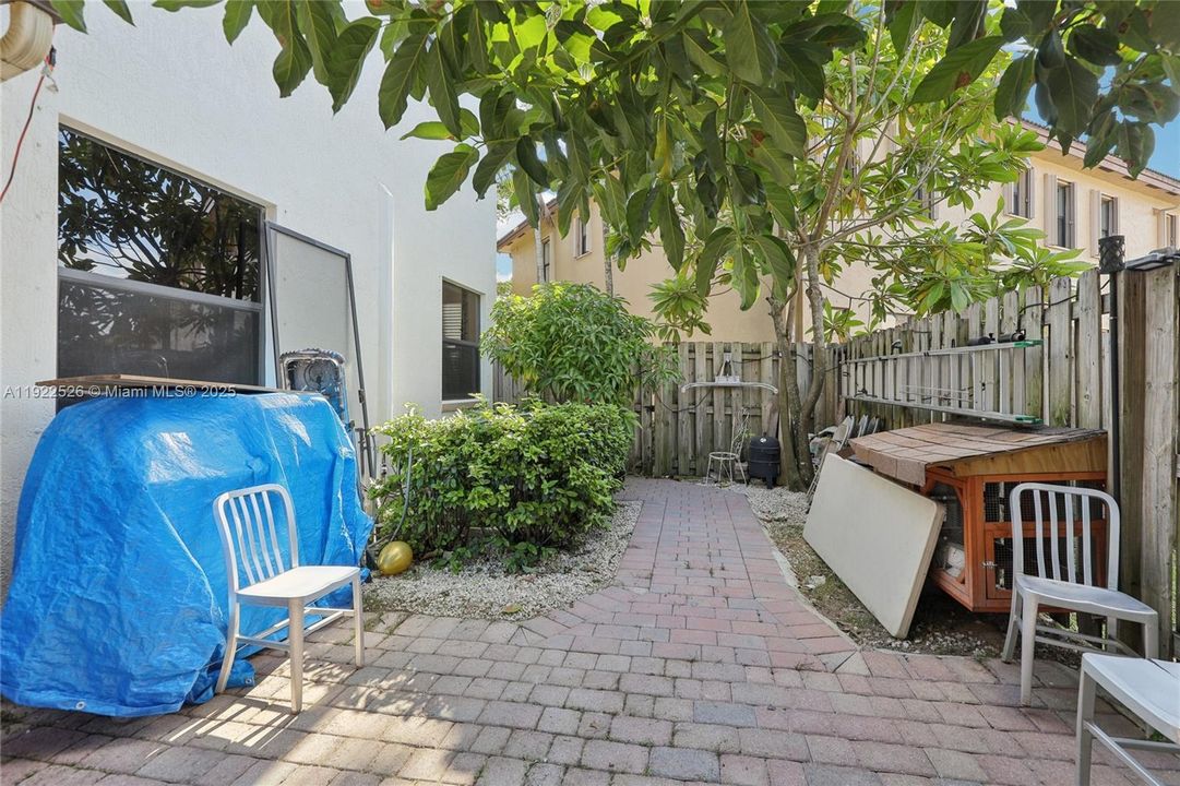 For Sale: $450,000 (5 beds, 3 baths, 1868 Square Feet)