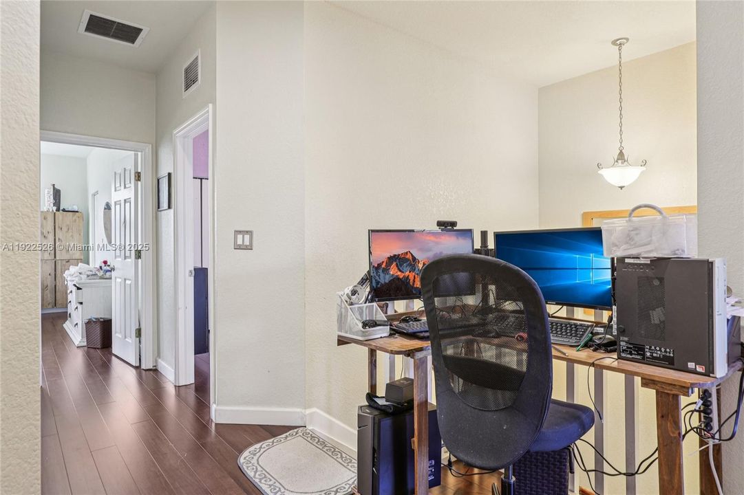 For Sale: $450,000 (5 beds, 3 baths, 1868 Square Feet)