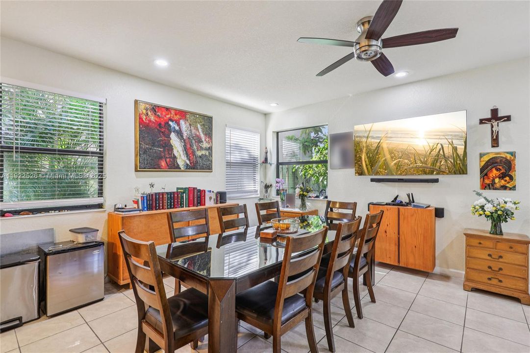 For Sale: $450,000 (5 beds, 3 baths, 1868 Square Feet)