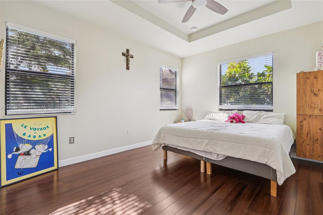 For Sale: $450,000 (5 beds, 3 baths, 1868 Square Feet)