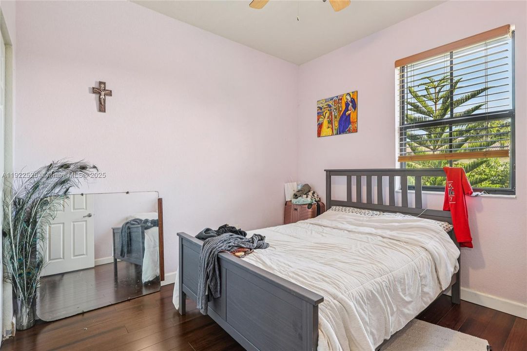 For Sale: $450,000 (5 beds, 3 baths, 1868 Square Feet)