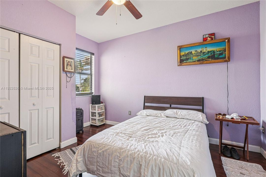 For Sale: $450,000 (5 beds, 3 baths, 1868 Square Feet)