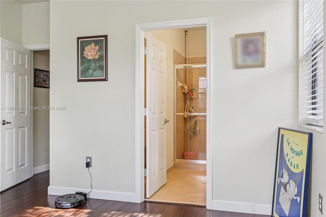 For Sale: $450,000 (5 beds, 3 baths, 1868 Square Feet)