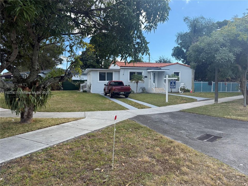 Activo con contrato: $3,000 (2 camas, 2 baños, 1203 Pies cuadrados)