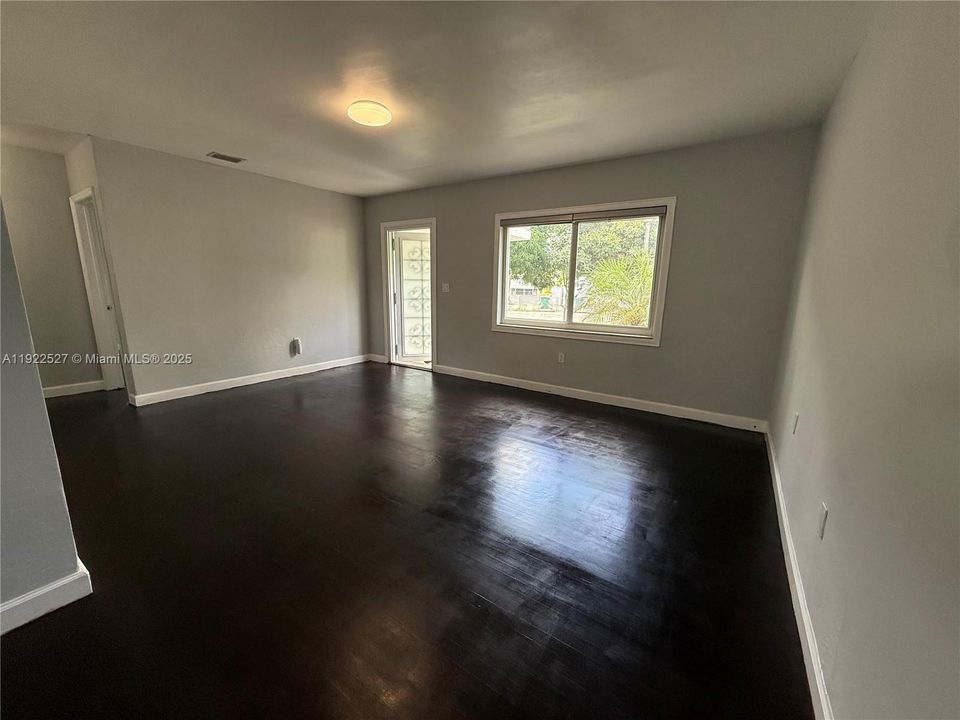 Activo con contrato: $3,000 (2 camas, 2 baños, 1203 Pies cuadrados)