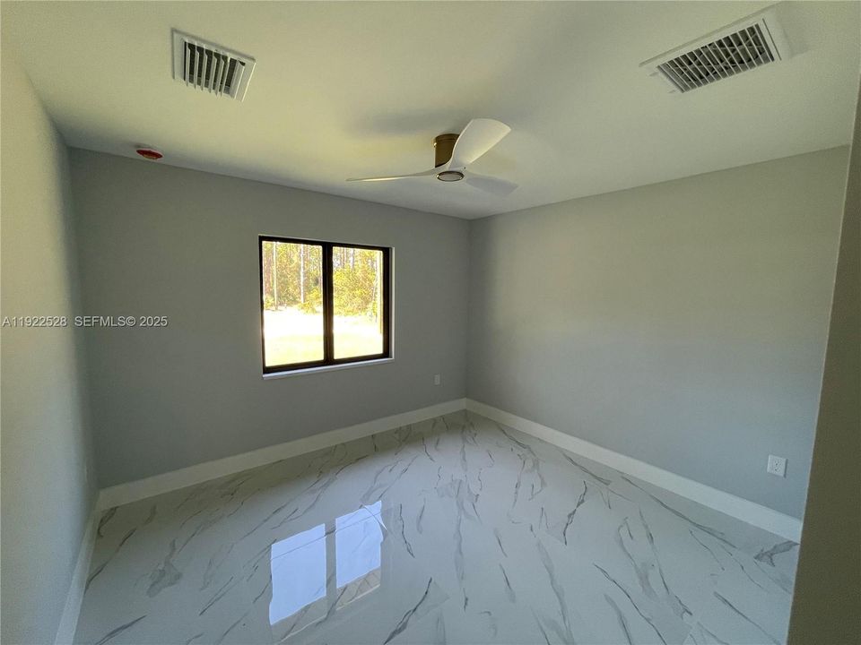 For Sale: $365,000 (4 beds, 2 baths, 1650 Square Feet)