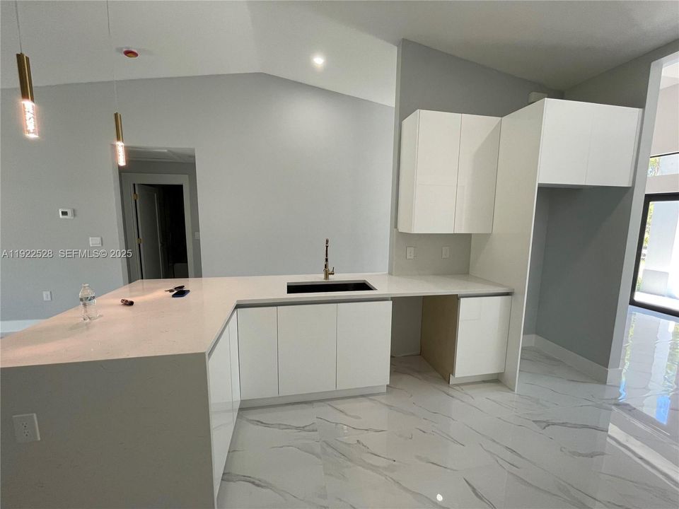 For Sale: $365,000 (4 beds, 2 baths, 1650 Square Feet)