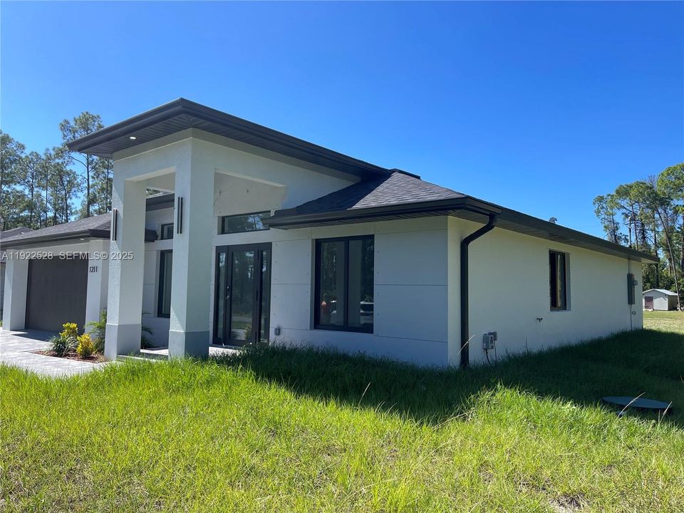 For Sale: $365,000 (4 beds, 2 baths, 1650 Square Feet)