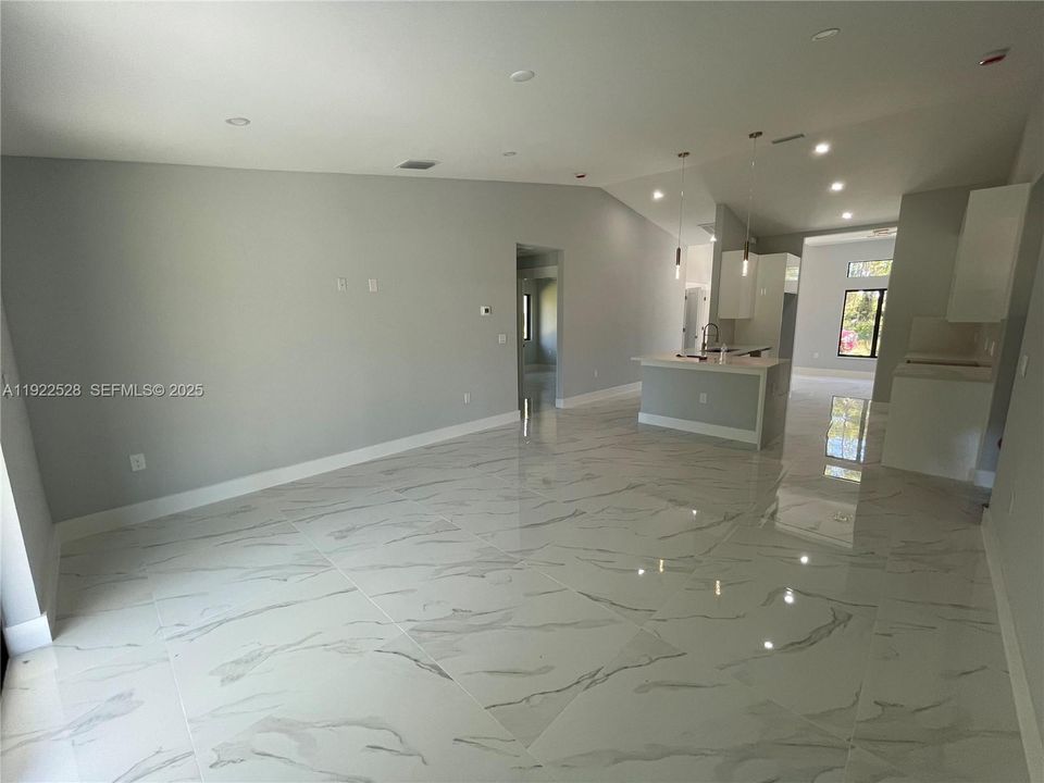 For Sale: $365,000 (4 beds, 2 baths, 1650 Square Feet)