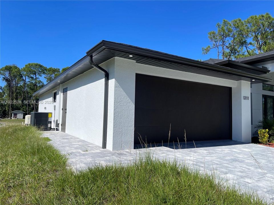 For Sale: $365,000 (4 beds, 2 baths, 1650 Square Feet)