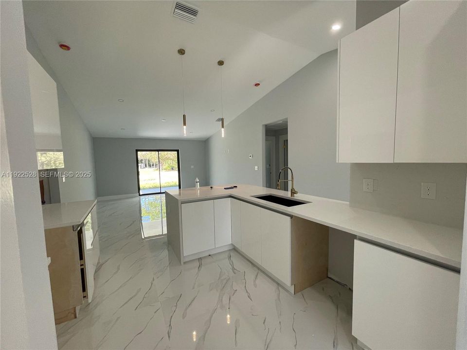 For Sale: $365,000 (4 beds, 2 baths, 1650 Square Feet)