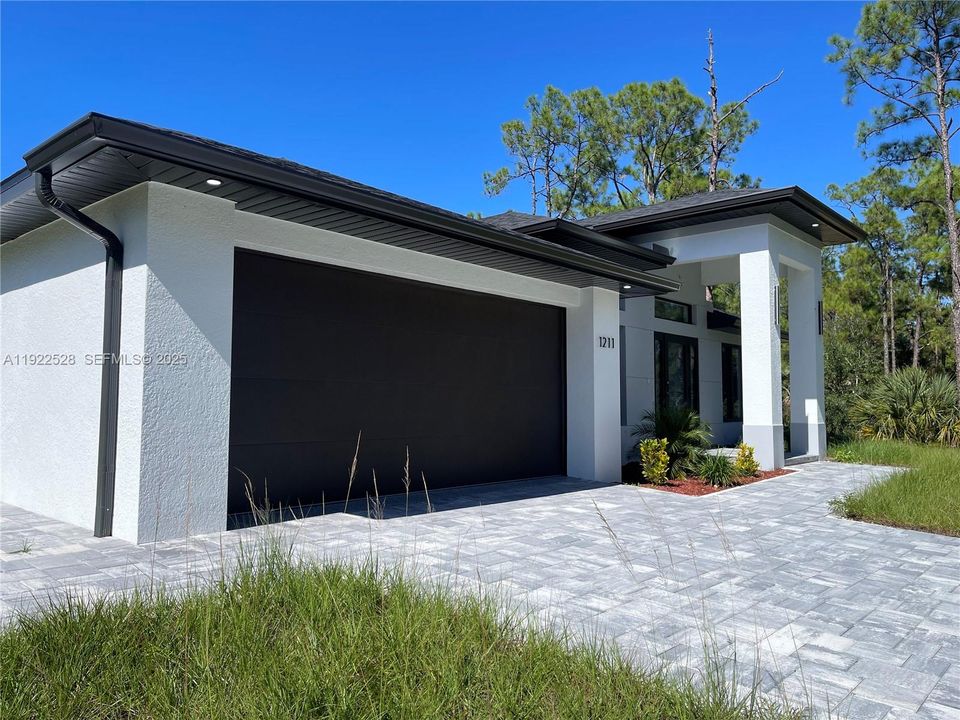 For Sale: $365,000 (4 beds, 2 baths, 1650 Square Feet)