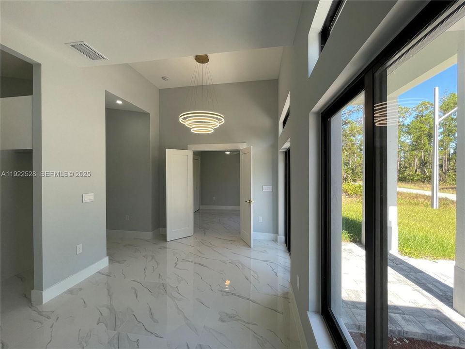 For Sale: $365,000 (4 beds, 2 baths, 1650 Square Feet)