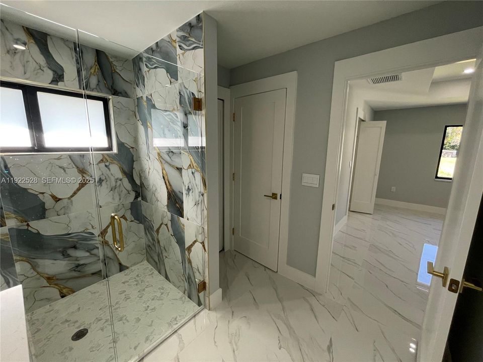 For Sale: $365,000 (4 beds, 2 baths, 1650 Square Feet)