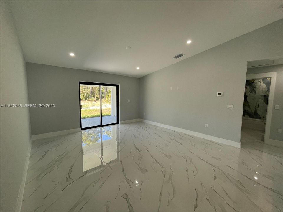 For Sale: $365,000 (4 beds, 2 baths, 1650 Square Feet)