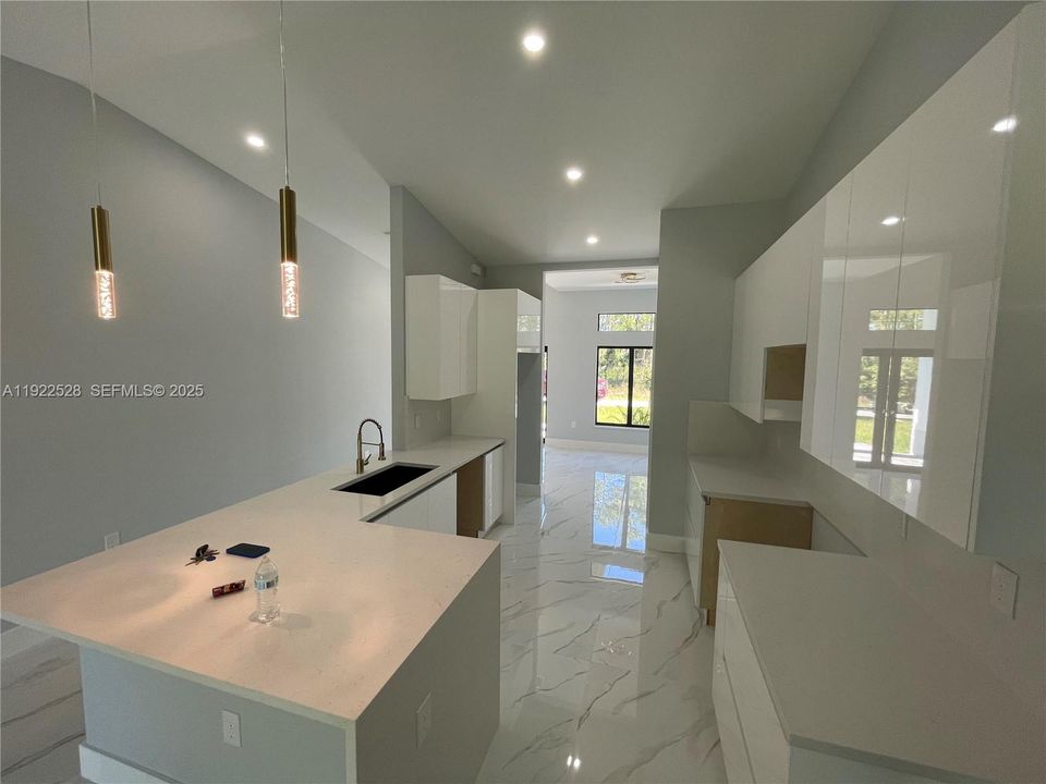 For Sale: $365,000 (4 beds, 2 baths, 1650 Square Feet)