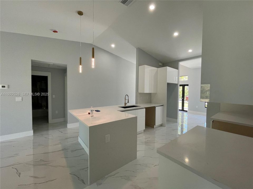 For Sale: $365,000 (4 beds, 2 baths, 1650 Square Feet)