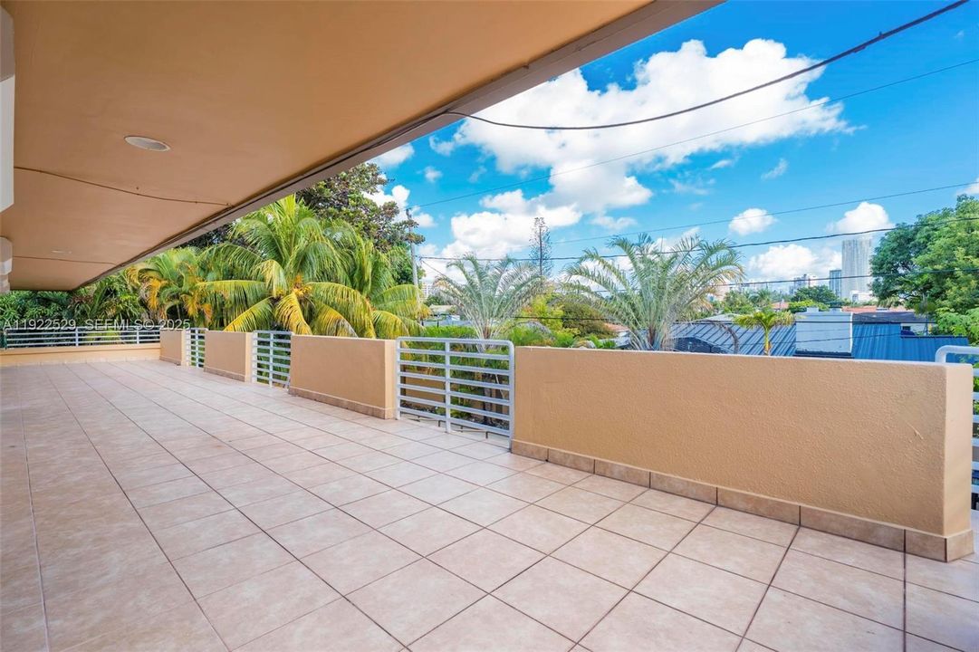 For Sale: $2,900,000 (4 beds, 5 baths, 3875 Square Feet)