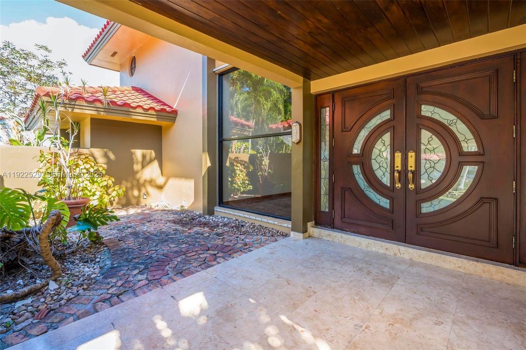 For Sale: $2,900,000 (4 beds, 5 baths, 3875 Square Feet)