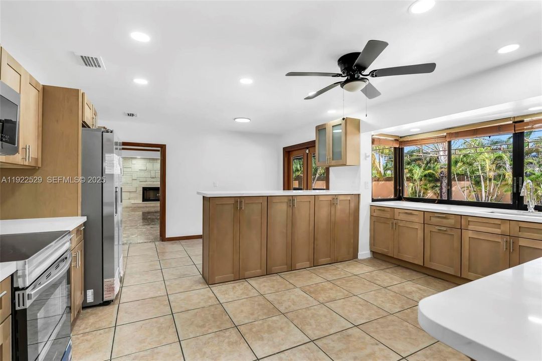 For Sale: $2,900,000 (4 beds, 5 baths, 3875 Square Feet)