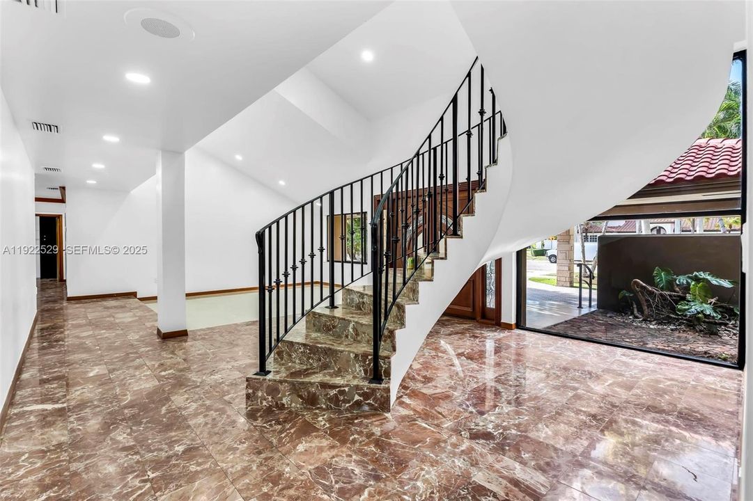 For Sale: $2,900,000 (4 beds, 5 baths, 3875 Square Feet)