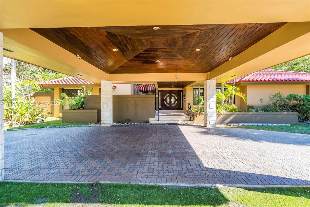 For Sale: $2,900,000 (4 beds, 5 baths, 3875 Square Feet)