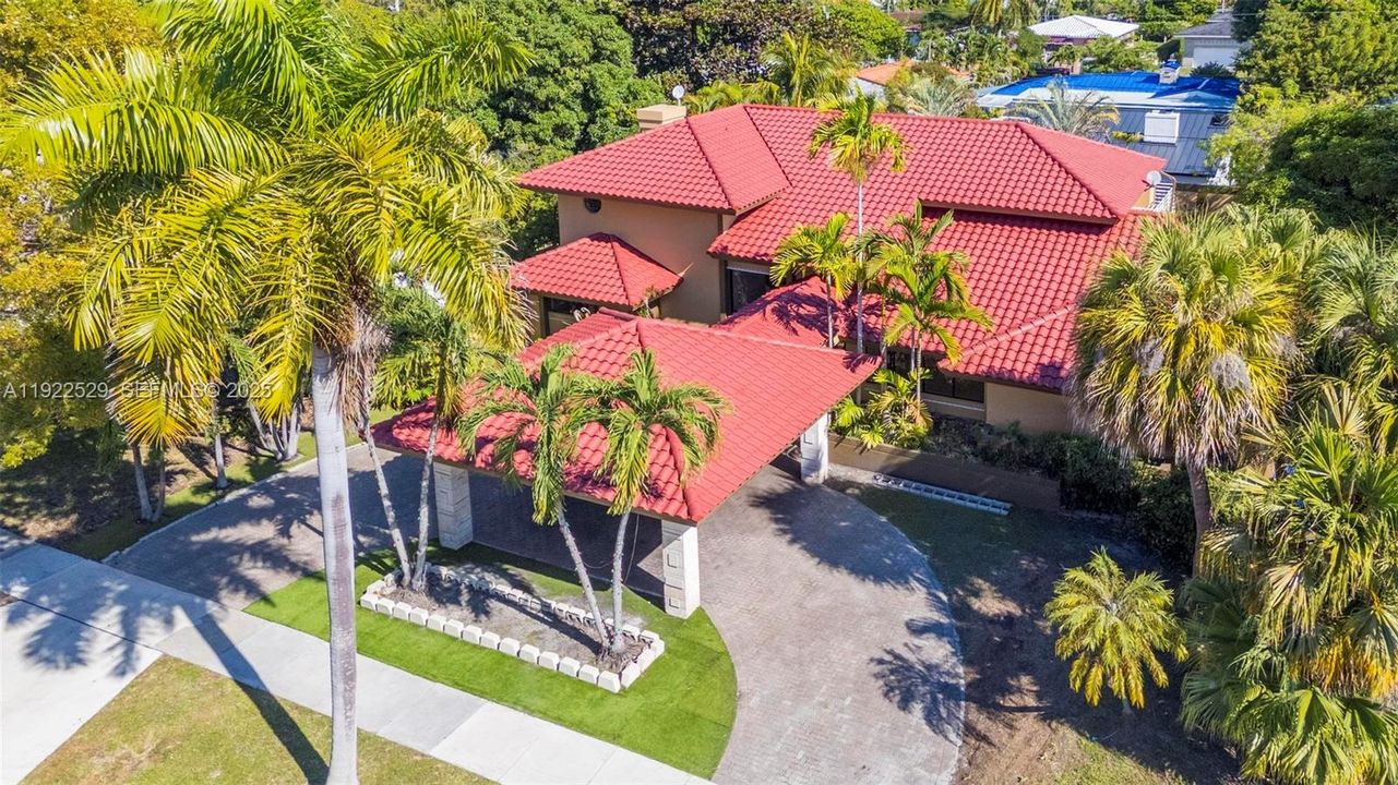 For Sale: $2,900,000 (4 beds, 5 baths, 3875 Square Feet)