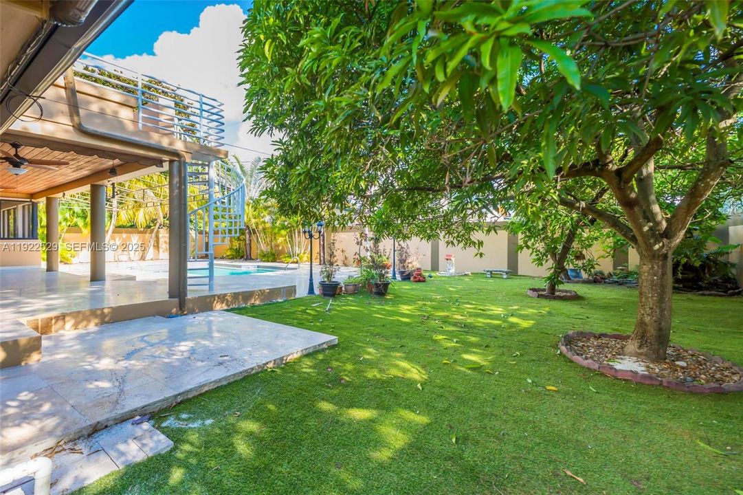 For Sale: $2,900,000 (4 beds, 5 baths, 3875 Square Feet)