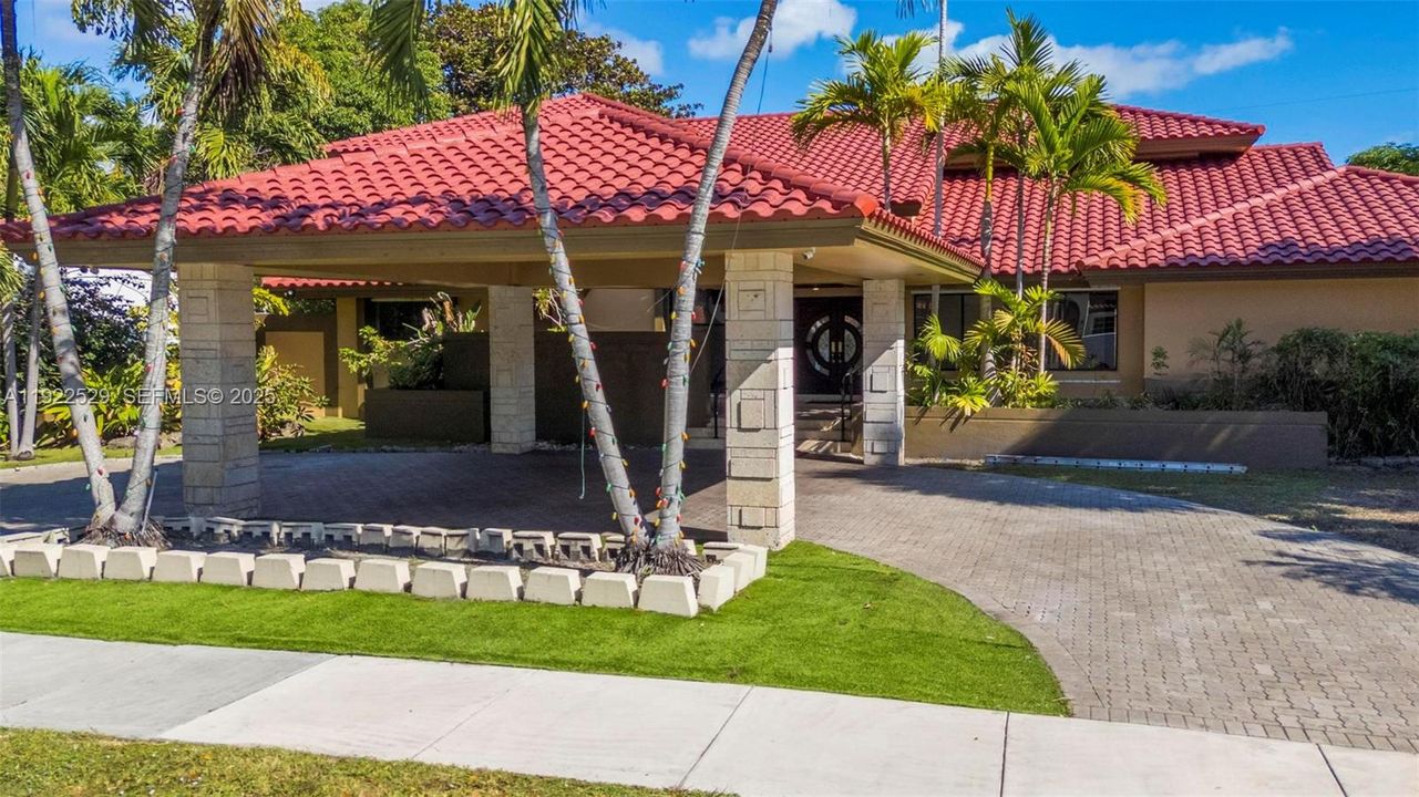 For Sale: $2,900,000 (4 beds, 5 baths, 3875 Square Feet)