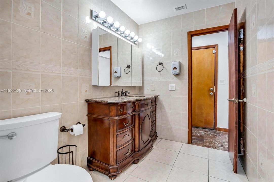 For Sale: $2,900,000 (4 beds, 5 baths, 3875 Square Feet)