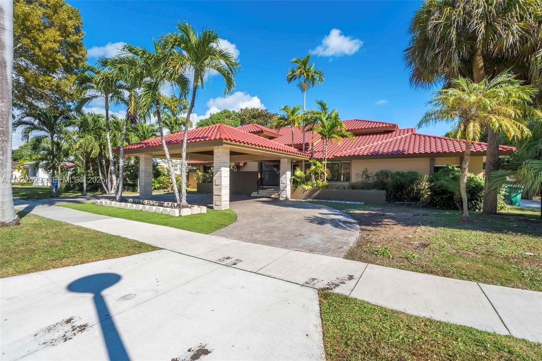 Main entrance with driveway