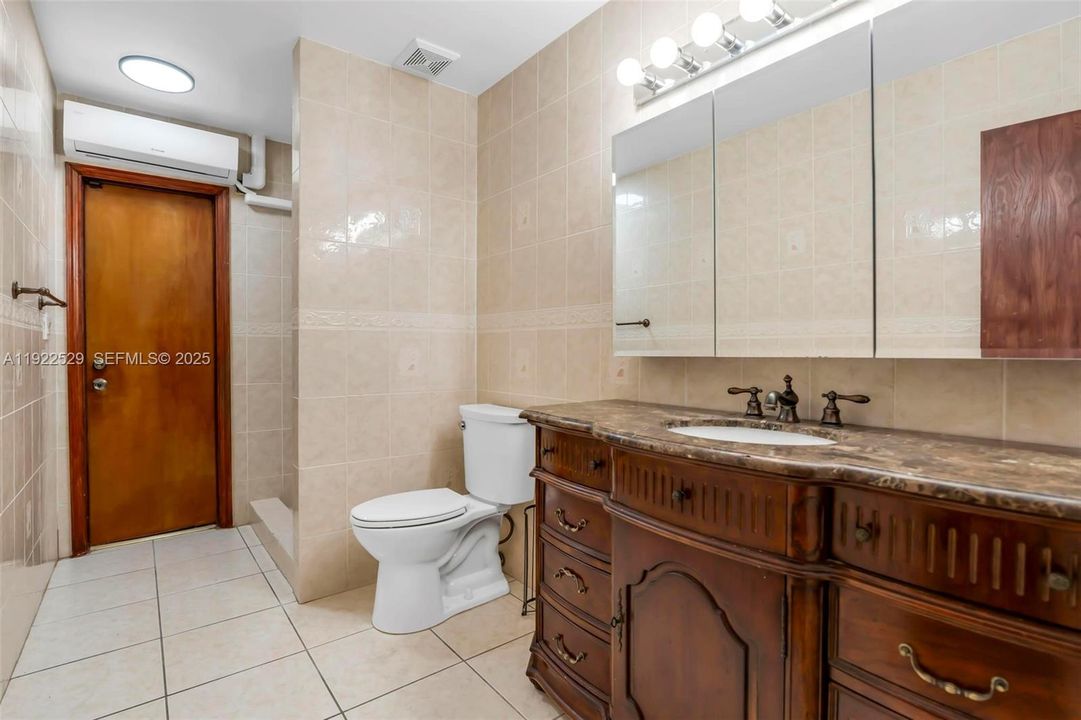 For Sale: $2,900,000 (4 beds, 5 baths, 3875 Square Feet)