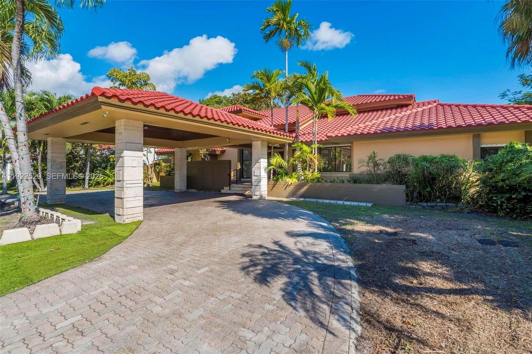 Main entrance with driveway
