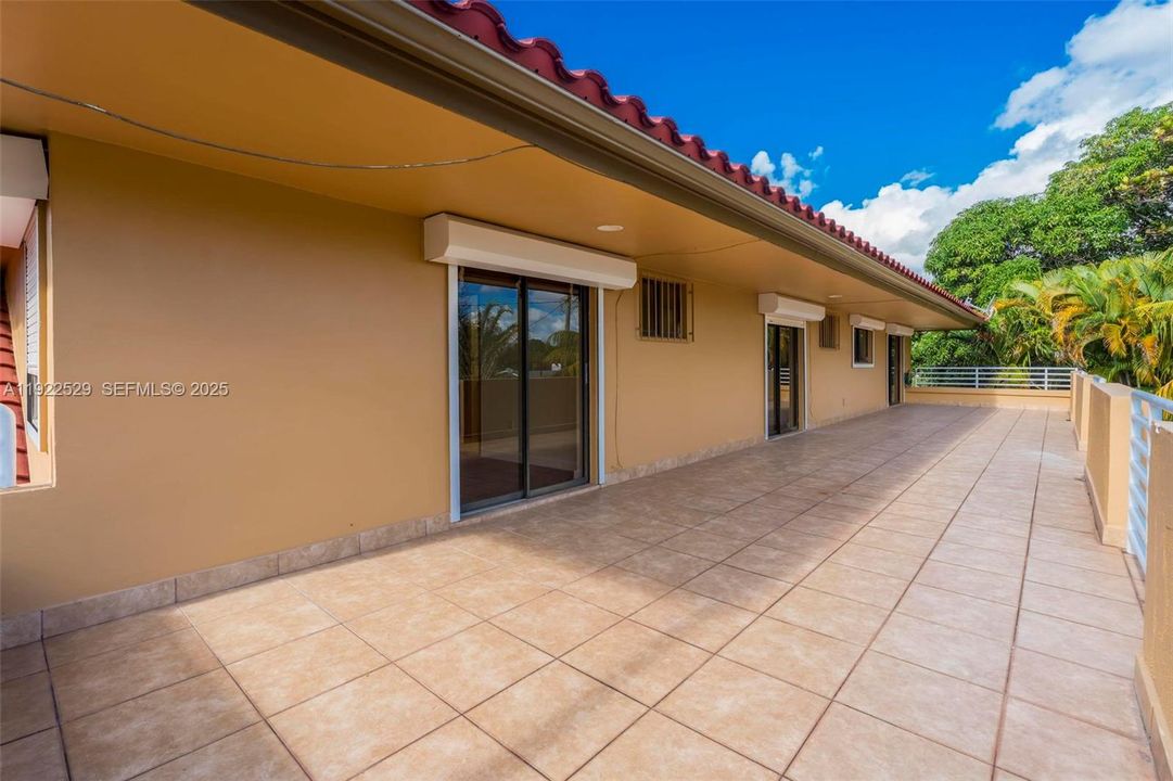 For Sale: $2,900,000 (4 beds, 5 baths, 3875 Square Feet)