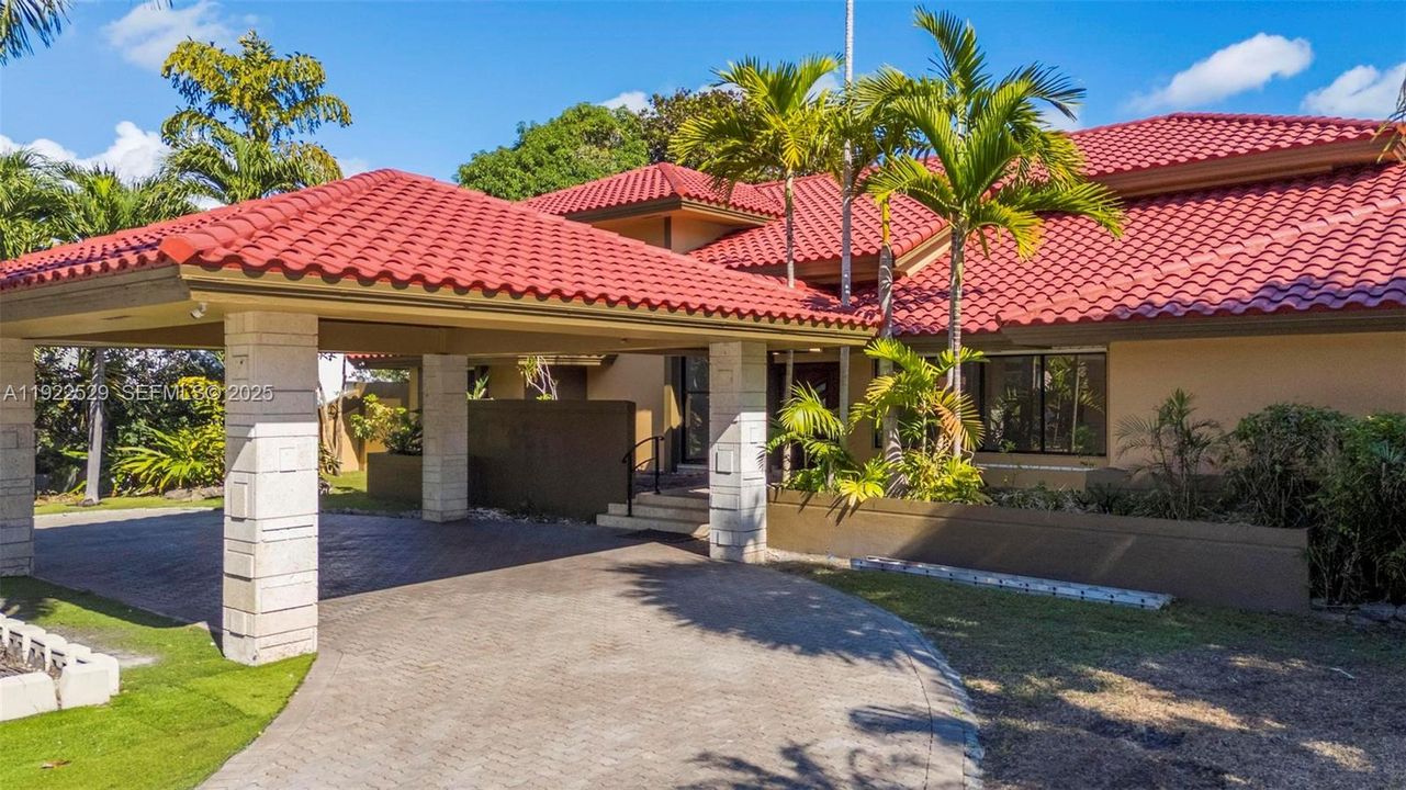 For Sale: $2,900,000 (4 beds, 5 baths, 3875 Square Feet)