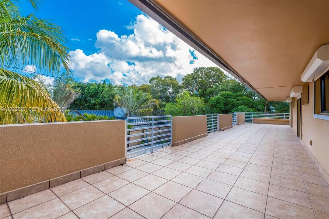 For Sale: $2,900,000 (4 beds, 5 baths, 3875 Square Feet)