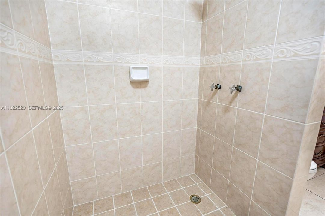 For Sale: $2,900,000 (4 beds, 5 baths, 3875 Square Feet)