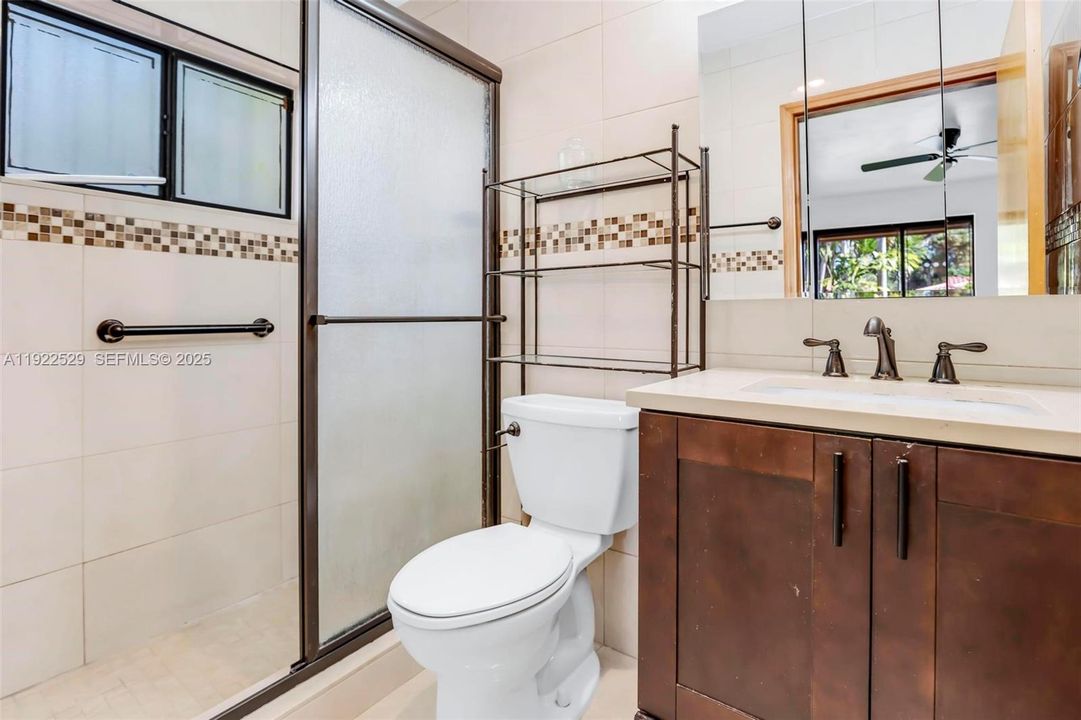 Bath for bedroom 1st floor